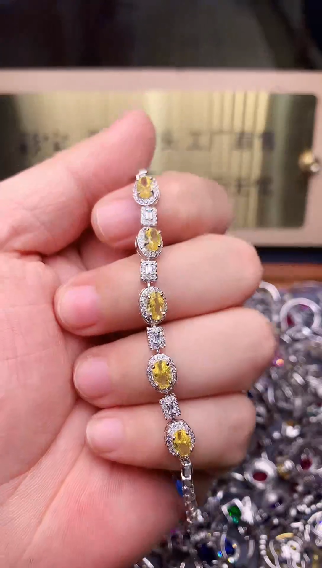 【闪购商品】蓝宝石手链银S925镶嵌........