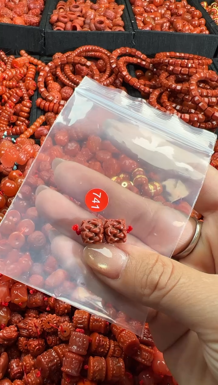 南红玛瑙未镶嵌颈饰1