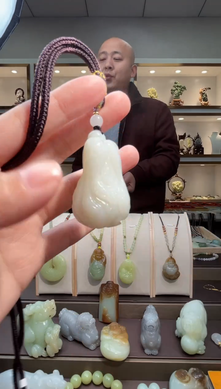 颈饰未镶嵌和田玉苏