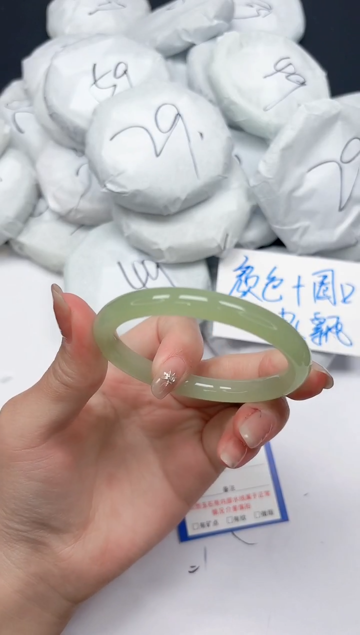 未镶嵌手镯石英质玉247/55.6