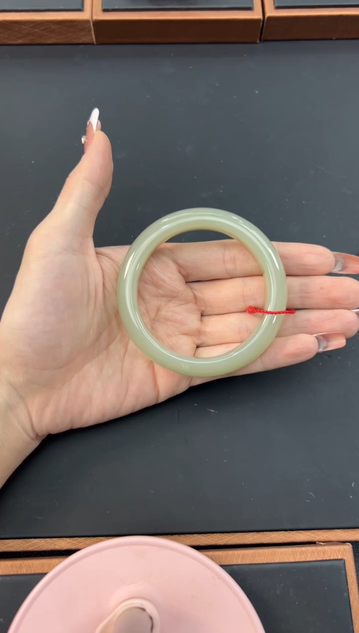 【闪购商品】和田玉手镯未镶嵌且末微色差近矿55+手镯