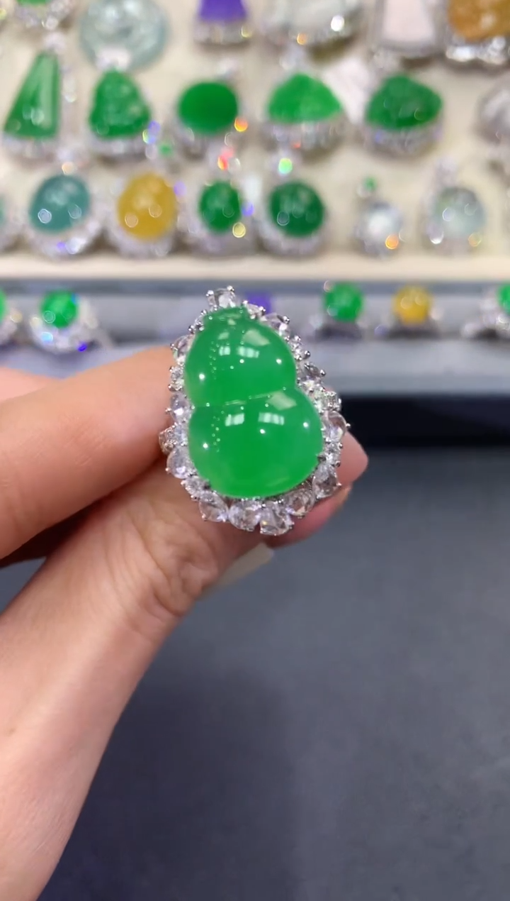 【闪购商品】翡翠戒指18K金镶嵌w70        