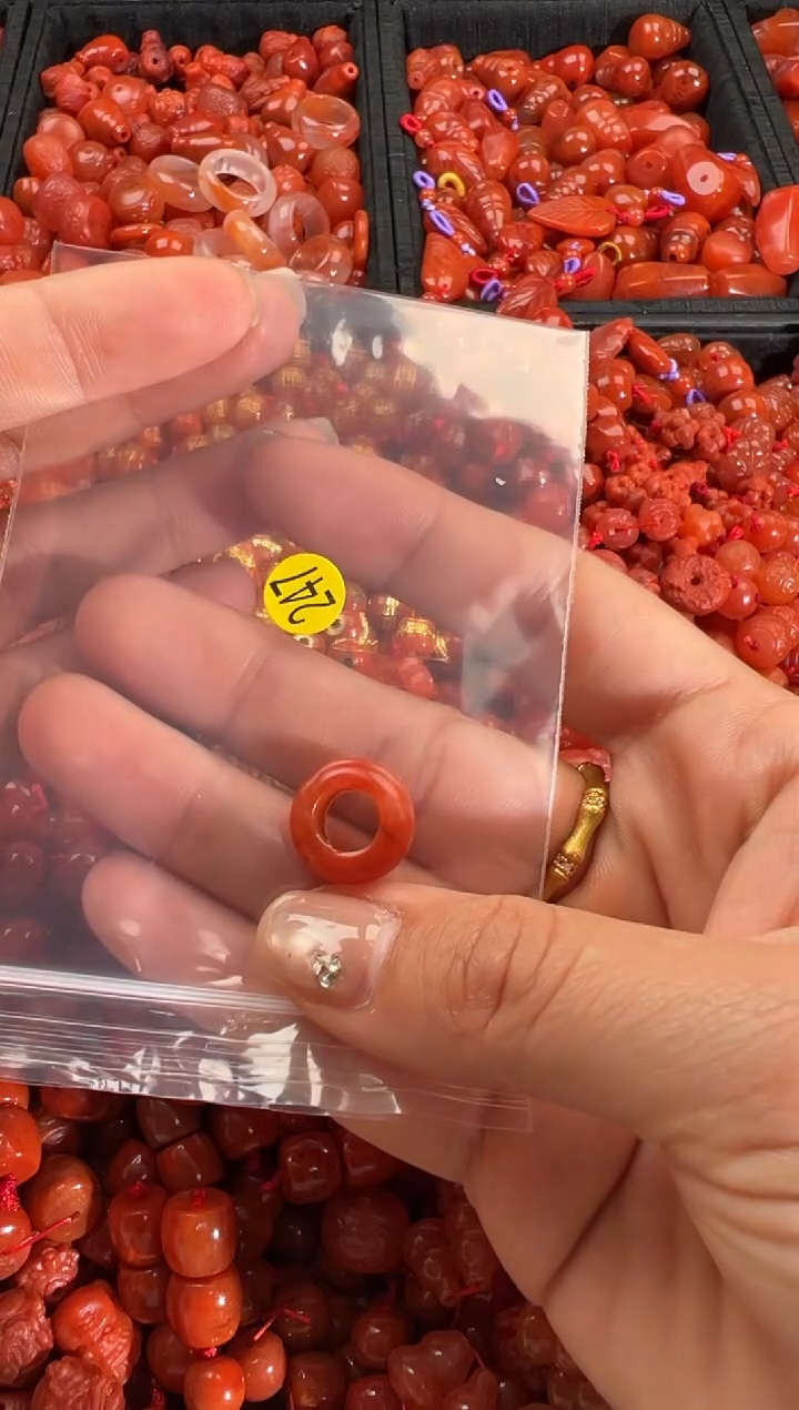 【闪购商品】南红玛瑙颈饰未镶嵌1