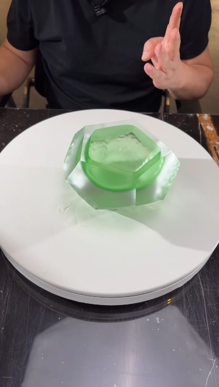 摆件祖母绿磨砂肌理纹烟灰缸