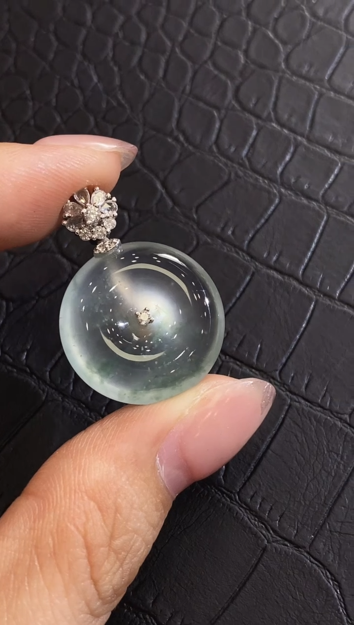 颈饰18K金镶嵌翡翠收到货48小时鉴赏期（超时不退不换）