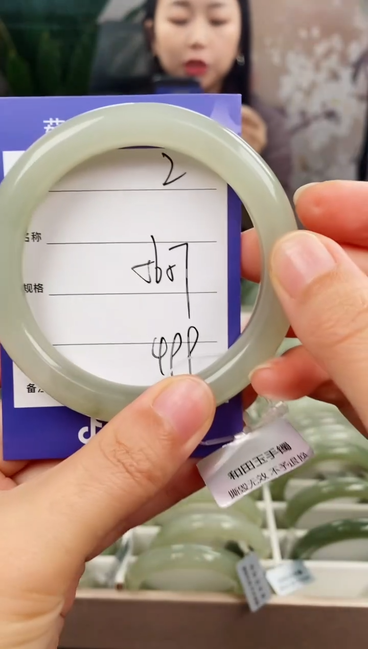 未镶嵌手镯和田玉微色差2