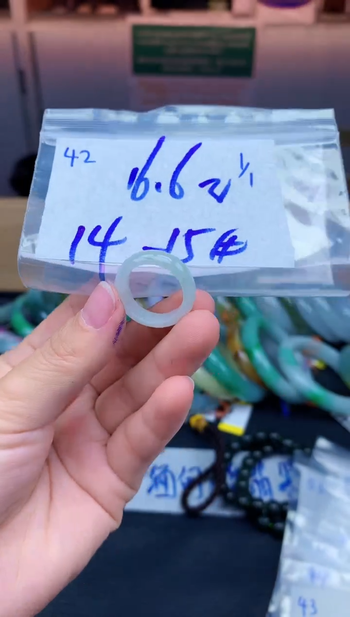 未镶嵌挂件翡翠阿*42毛货需精细抛光挂件多样性拍一发一