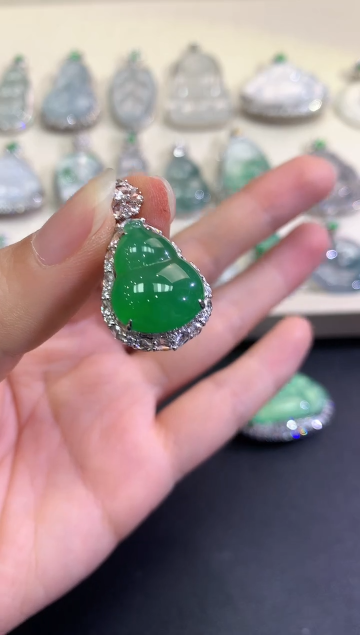 【闪购商品】翡翠颈饰18K金镶嵌B131   