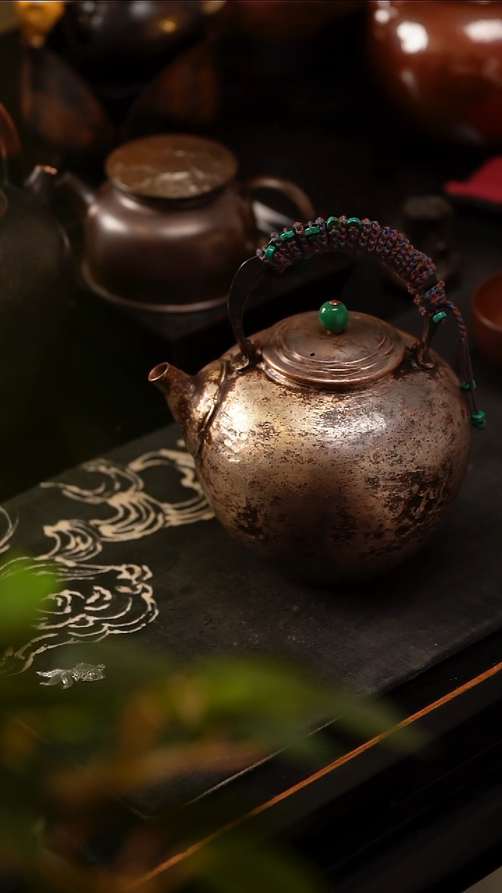 素茶花壶 春喜铜   