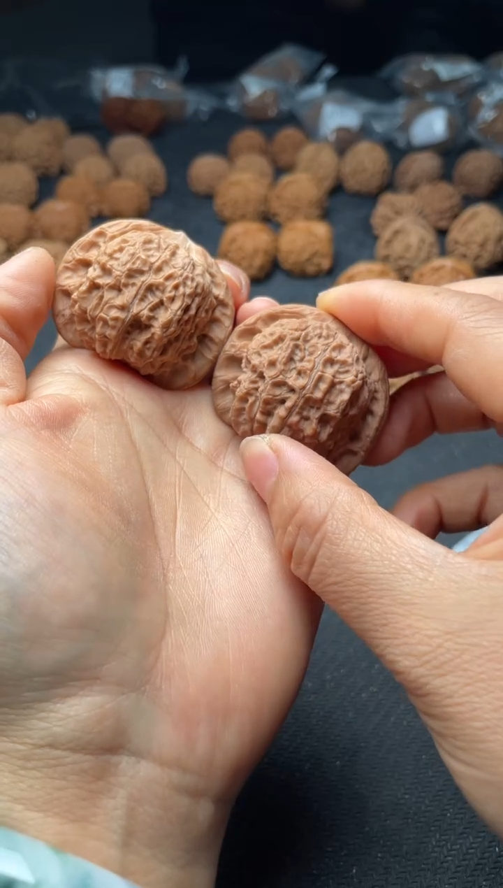 把件文玩核桃w296   血麒麟 41尺