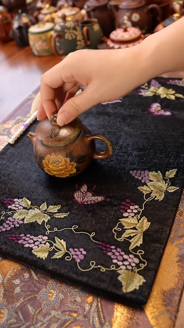 紫砂茶宠柴烧西施壶 牡丹