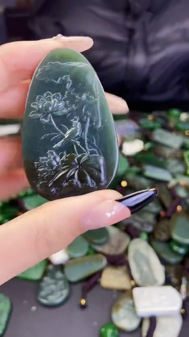 颈饰未镶嵌和田玉1