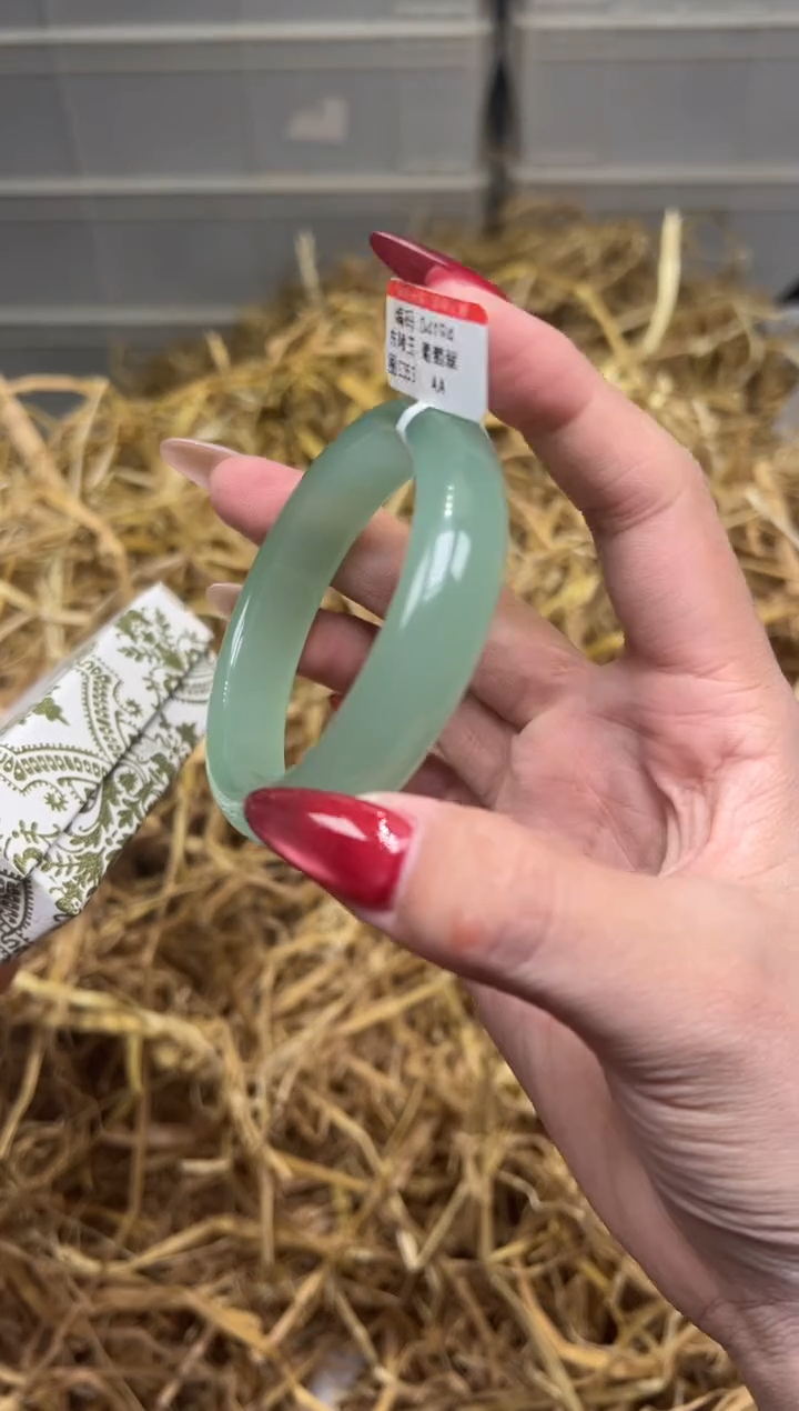 未镶嵌手镯石英质玉D4194