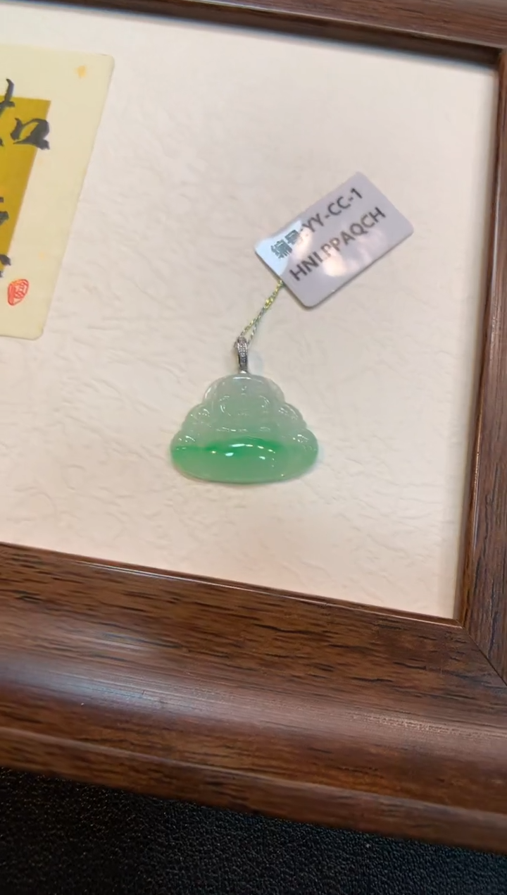 颈饰18K金镶嵌翡翠佛公