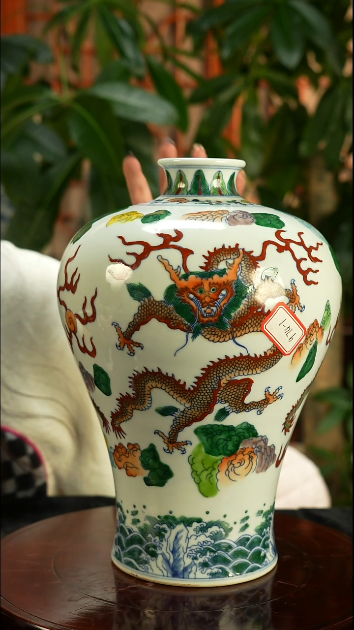 其他瓷斗彩龙纹梅瓶