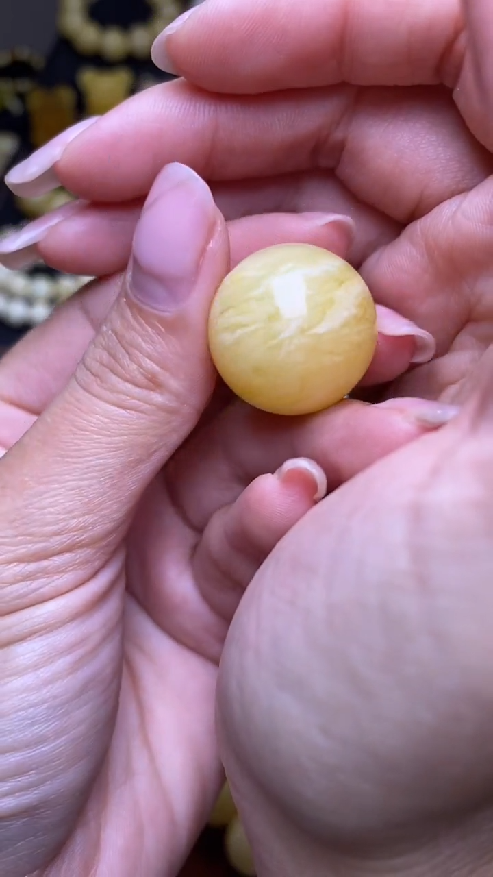 未镶嵌琥珀裸石葵. 79