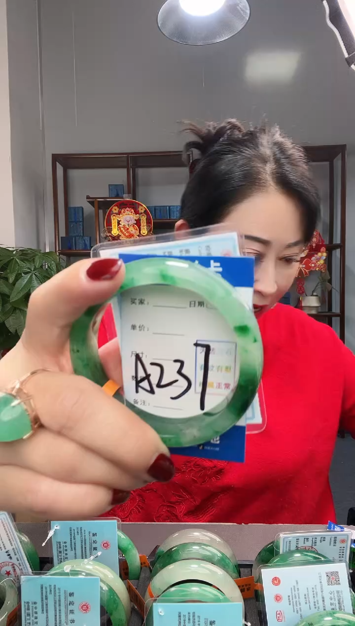 【闪购商品】石英质玉手镯未镶嵌非洲翠