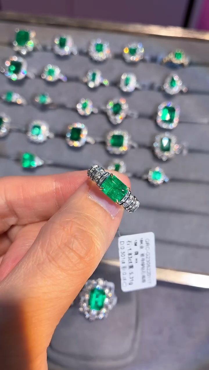 18K金镶嵌戒指祖母绿【闪购】1.83ct/同步展会价