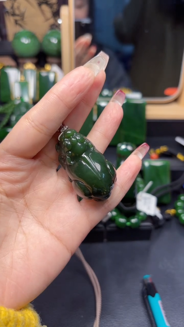 【闪购商品】和田玉（碧玉）吊坠(赠链)未镶嵌1