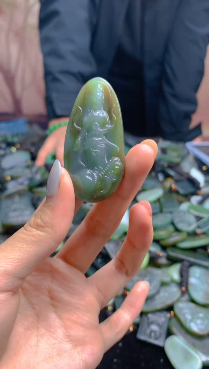 颈饰未镶嵌和田玉1