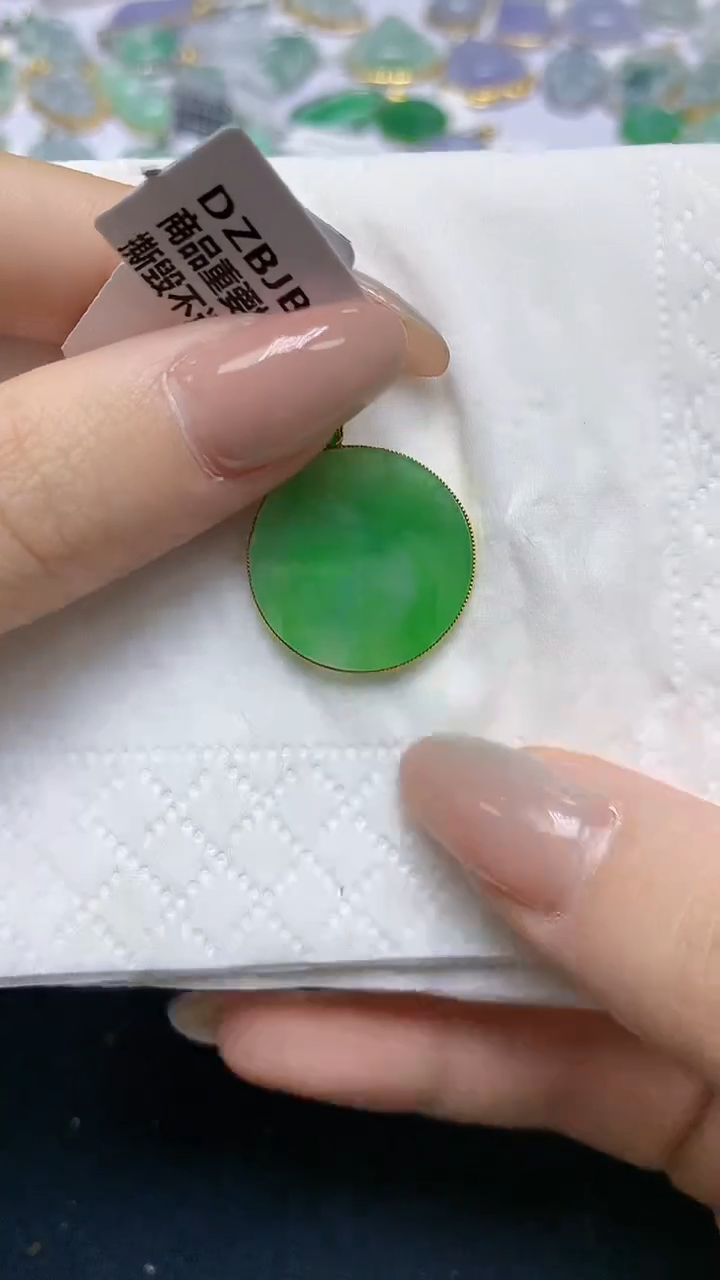 翡翠18K金镶嵌颈饰天然缅甸A货翡翠