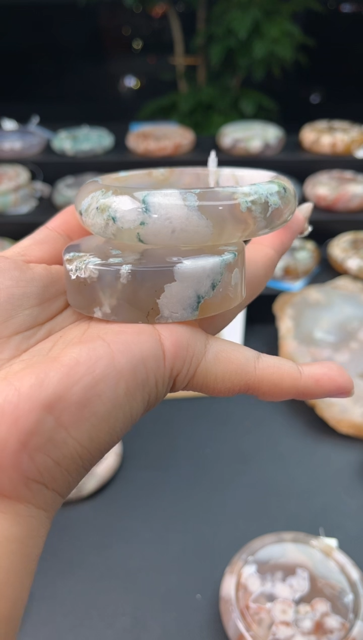 【闪购商品】石英质玉手镯未镶嵌赠送镯心（圈口60