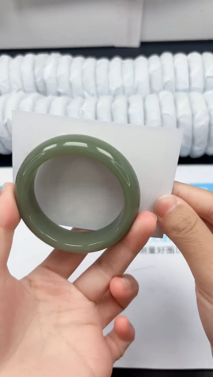 【闪购商品】石英质玉手镯未镶嵌136-52.4