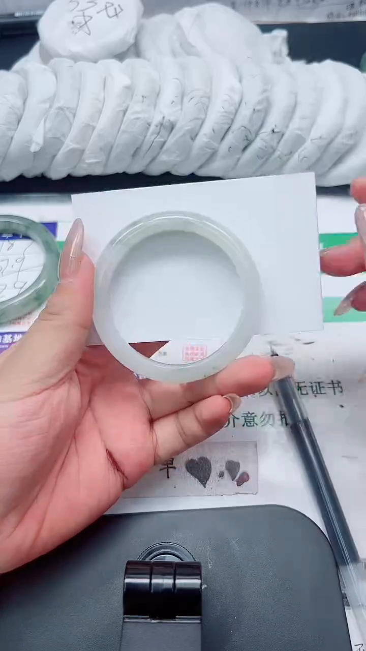 石英质玉手镯未镶嵌188-51