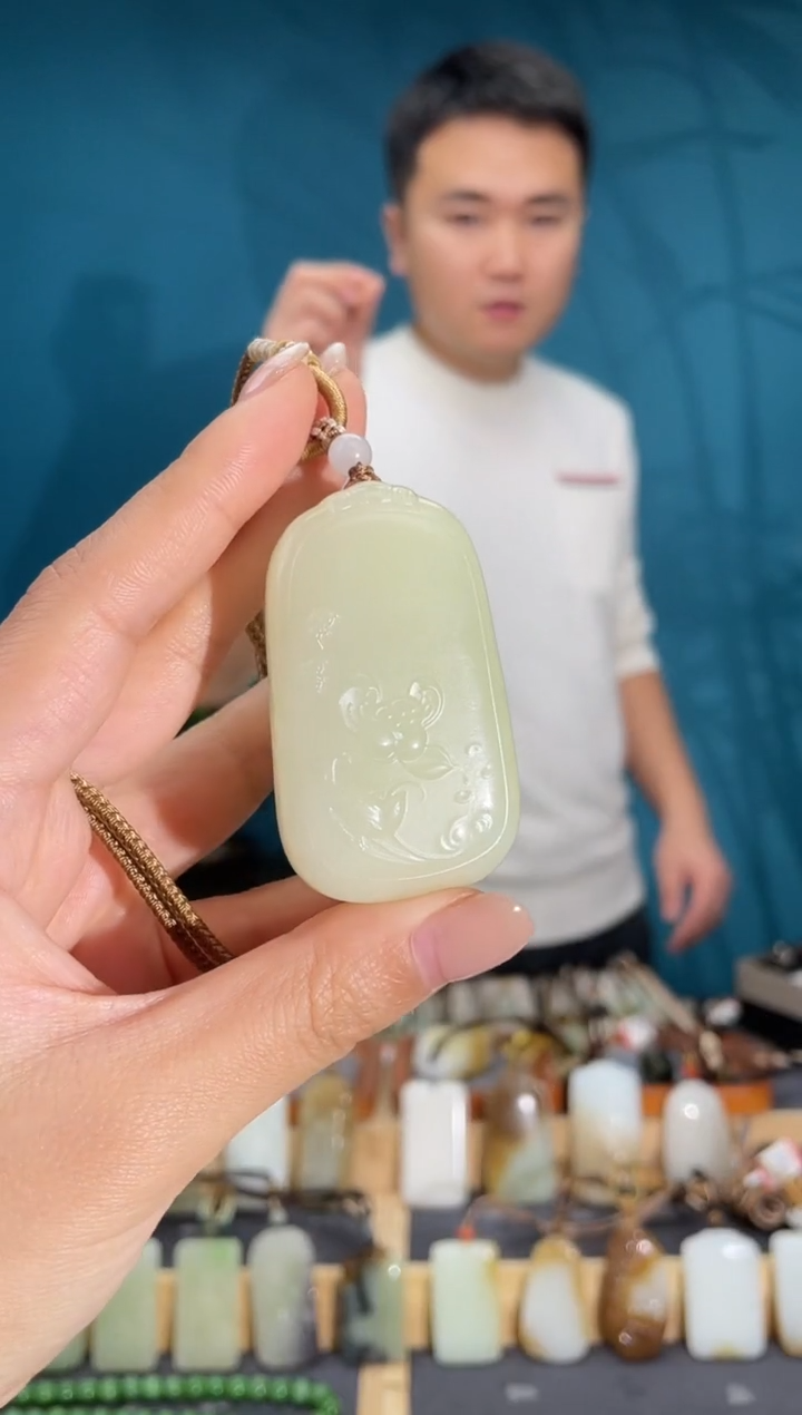 颈饰未镶嵌和田玉1