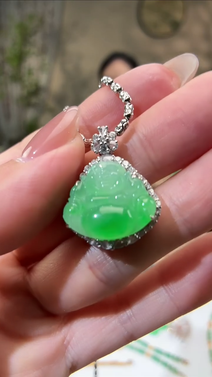 颈饰18K金镶嵌翡翠佛公