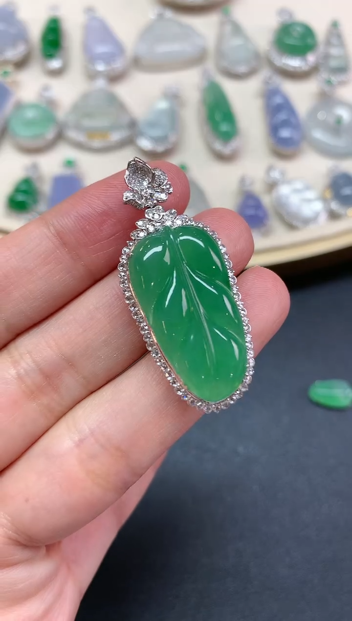 【闪购商品】翡翠吊坠(不含链)18K金镶嵌W03|16800