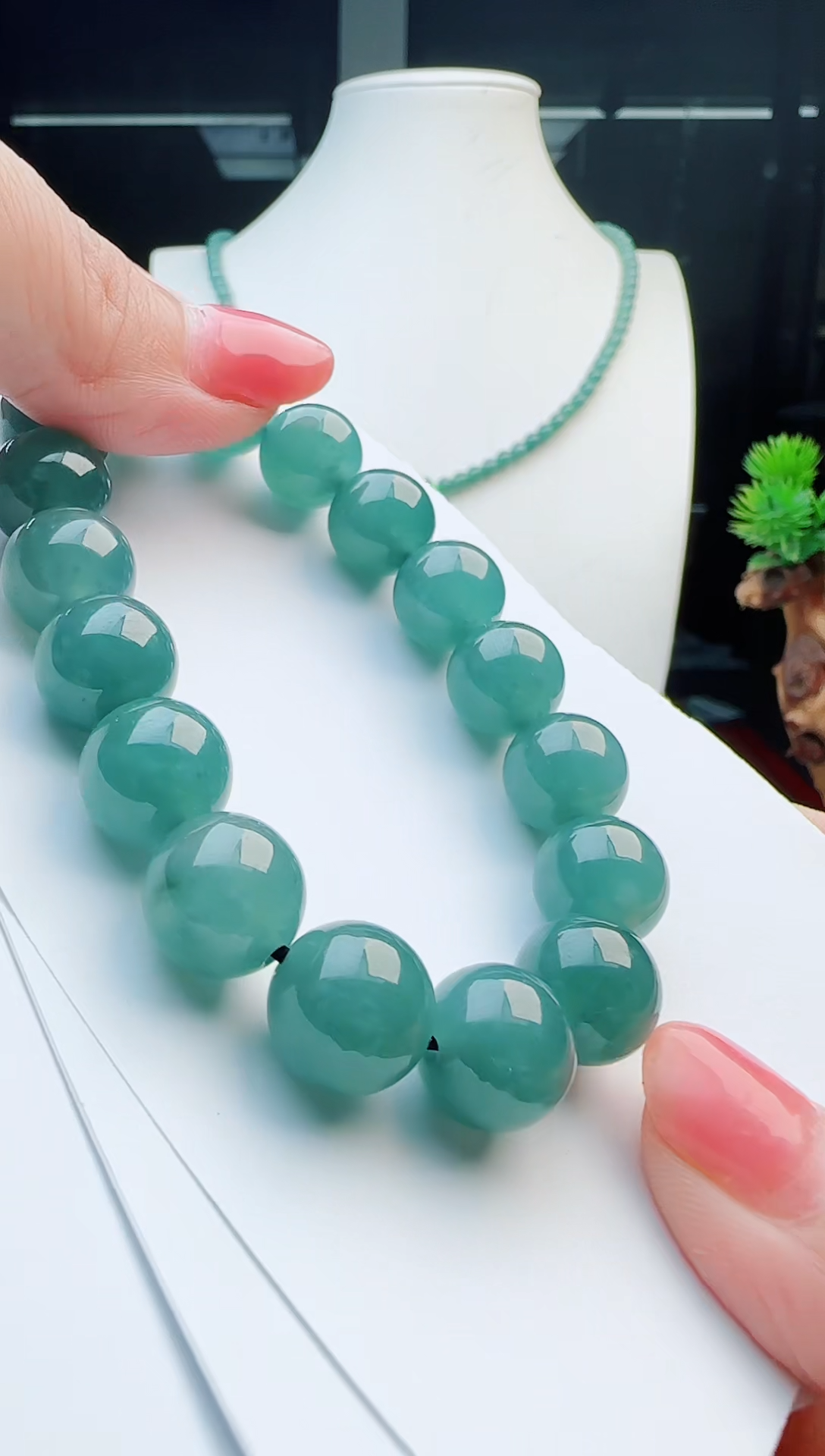 翡翠未镶嵌颈饰多样性发货其中一件