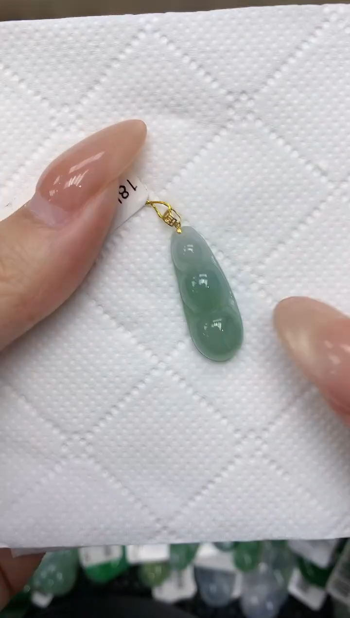 颈饰18K金镶嵌翡翠货百元以下同包裹多件发出的只收取一单运费