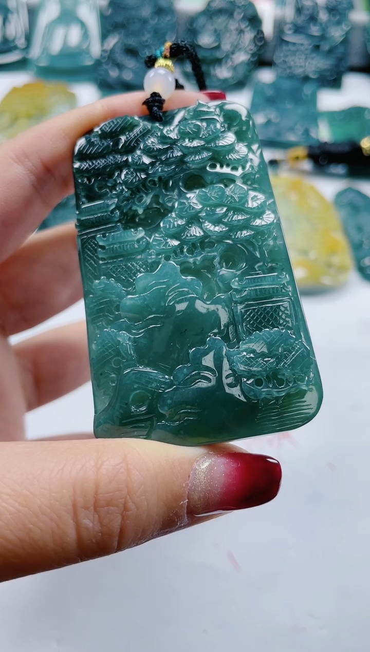 【闪购商品】翡翠颈饰未镶嵌            