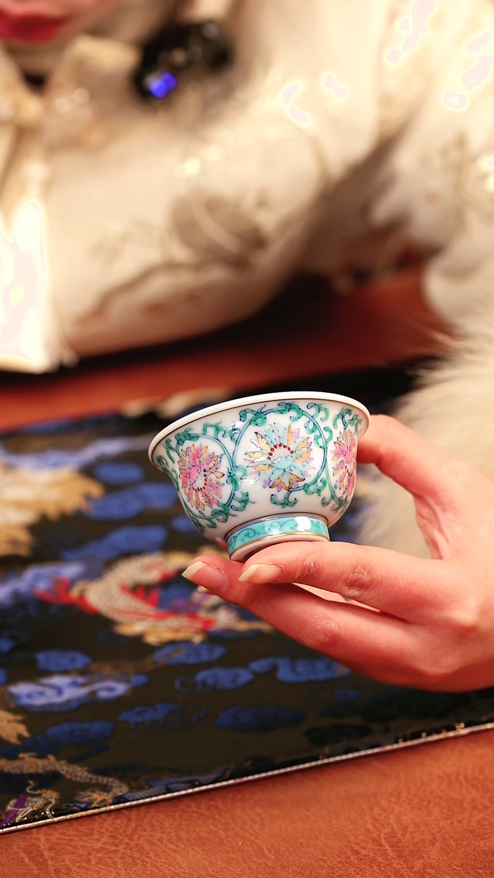 【闪购商品】冉月斗彩缠枝莲杯子