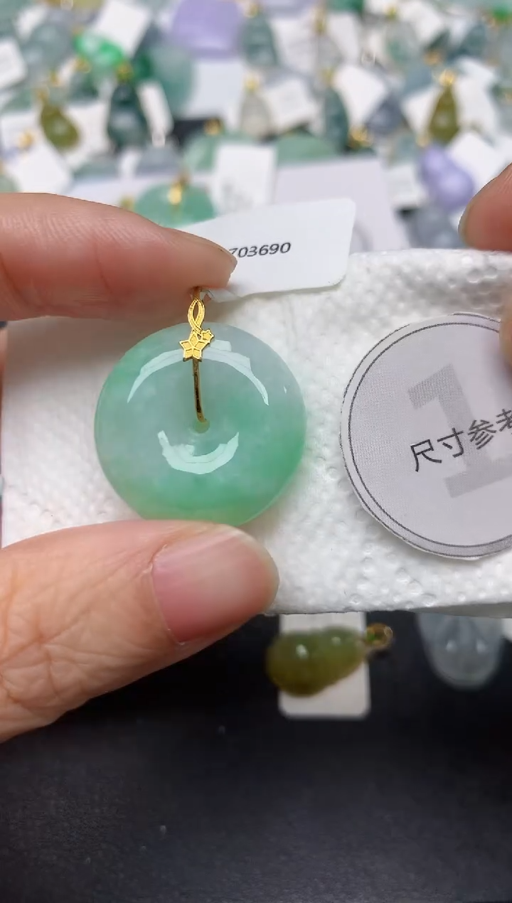 颈饰18K金镶嵌翡翠天然缅甸A货翡翠