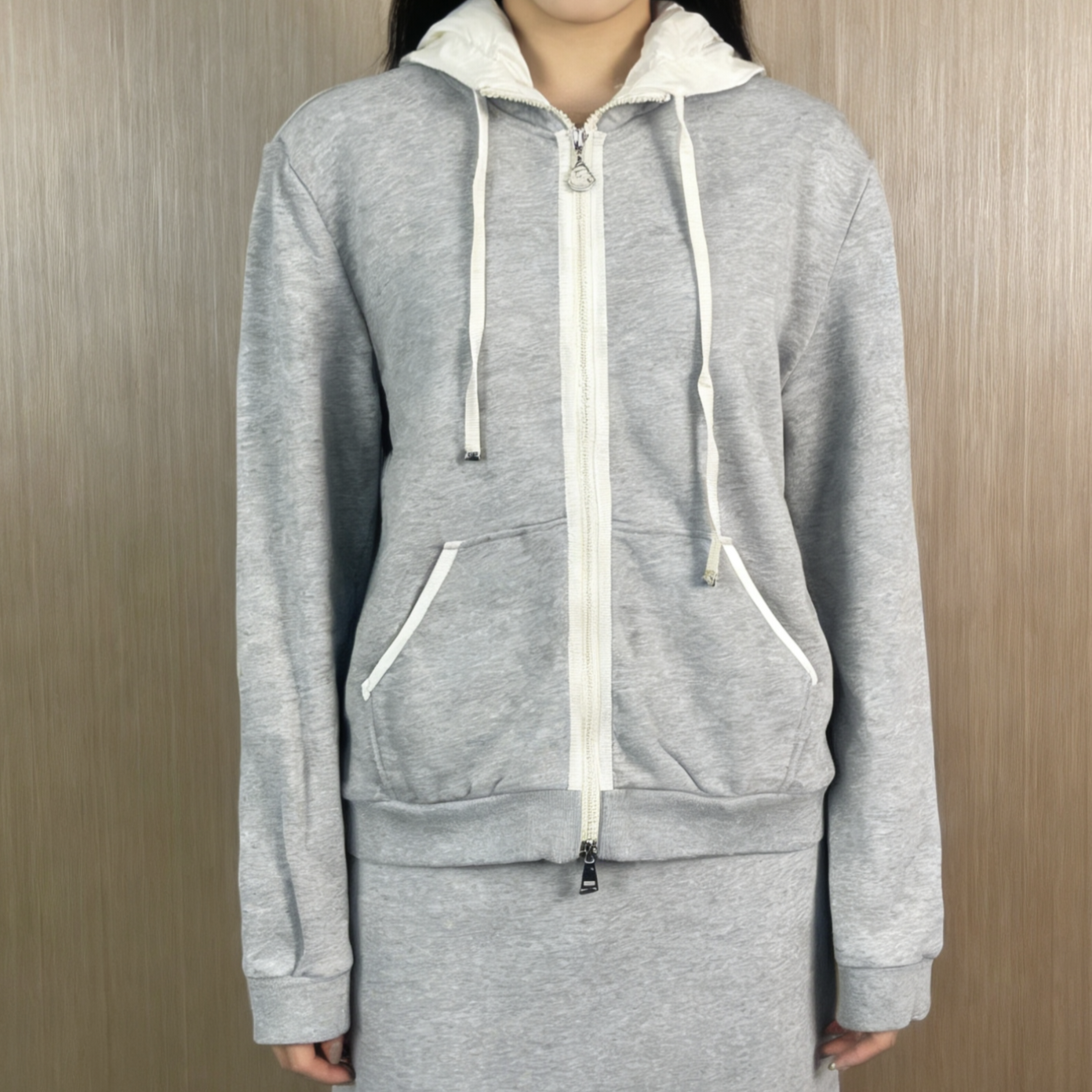 99新 MONCLER 灰色连帽卫衣 L 18816274