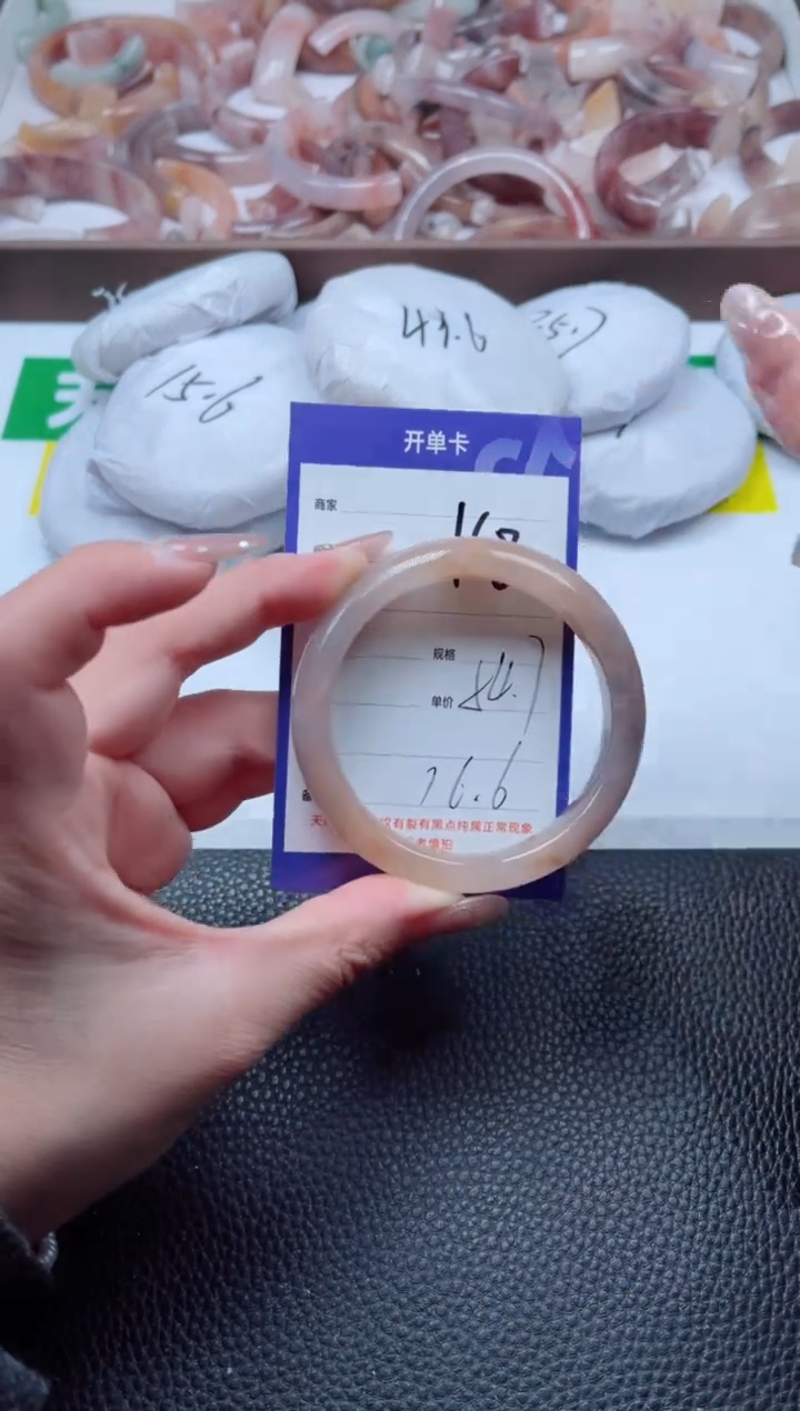 【闪购商品】石英质玉手镯未镶嵌168-54