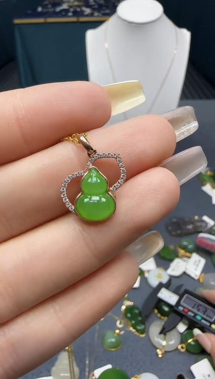 【闪购商品】和田玉挂件18K金镶嵌1