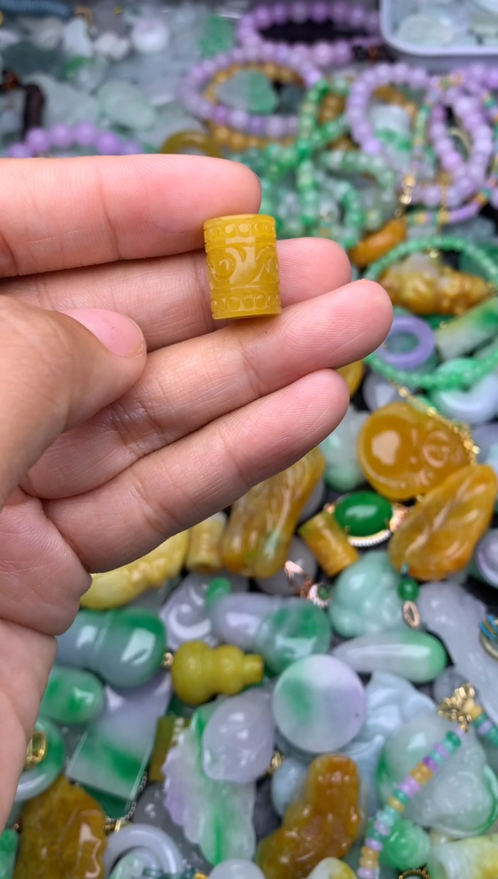 颈饰未镶嵌翡翠天然缅甸翡翠吊坠