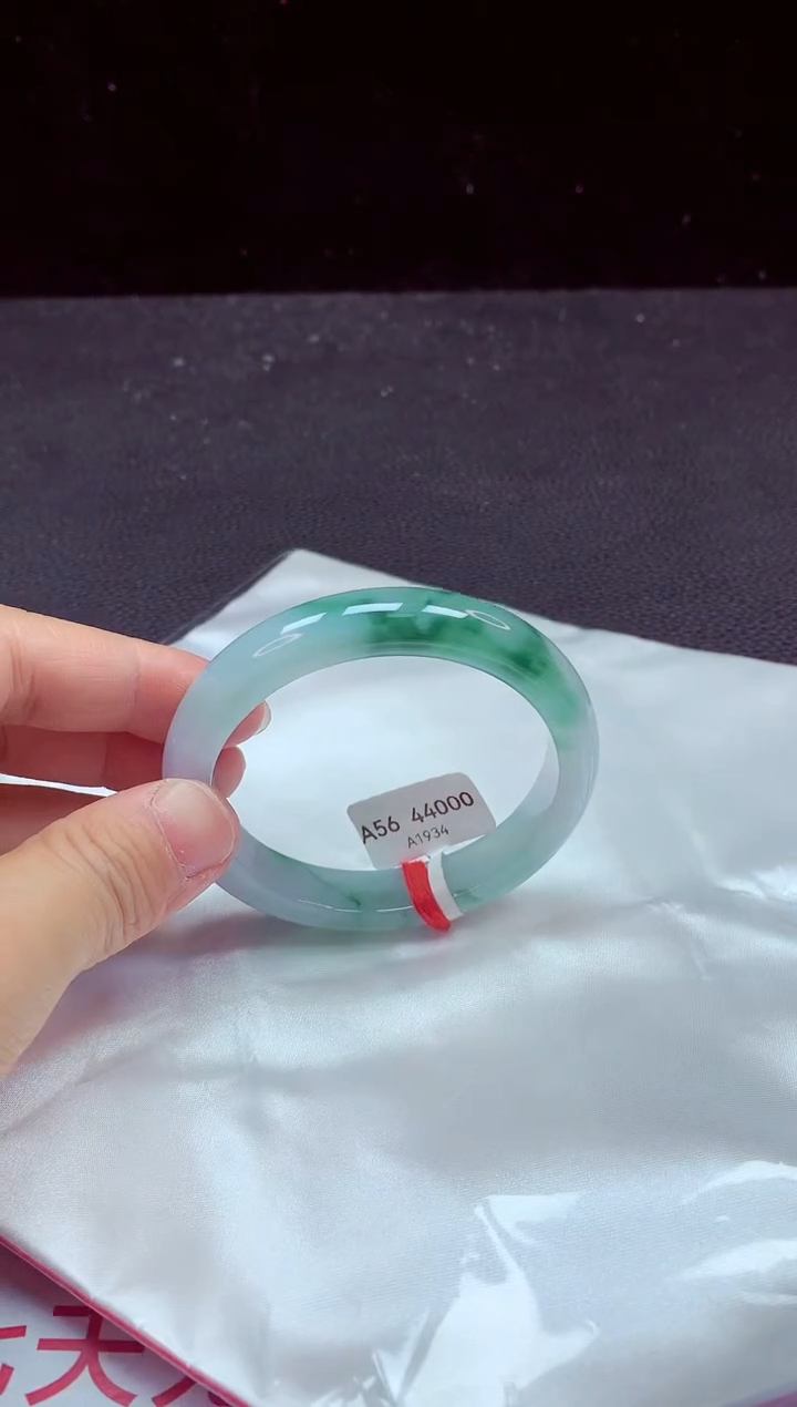 【闪购商品】翡翠手镯（圆镯）未镶嵌手镯56