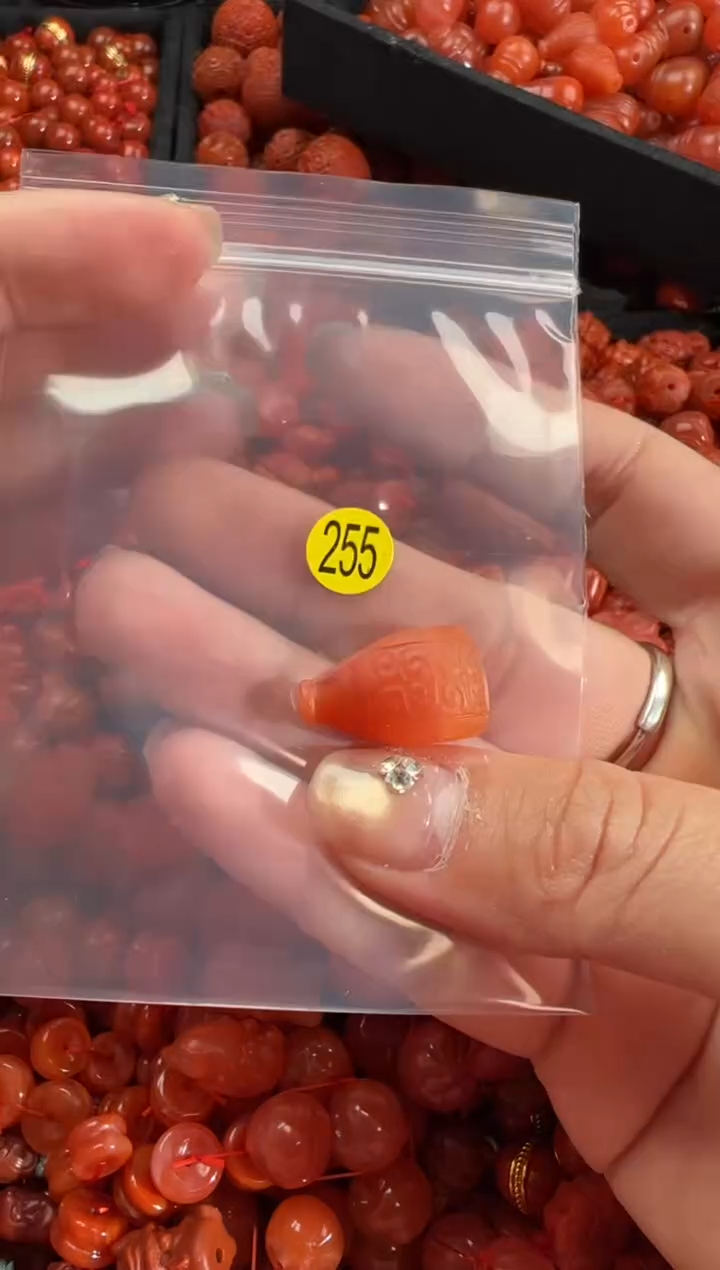 南红玛瑙未镶嵌颈饰1