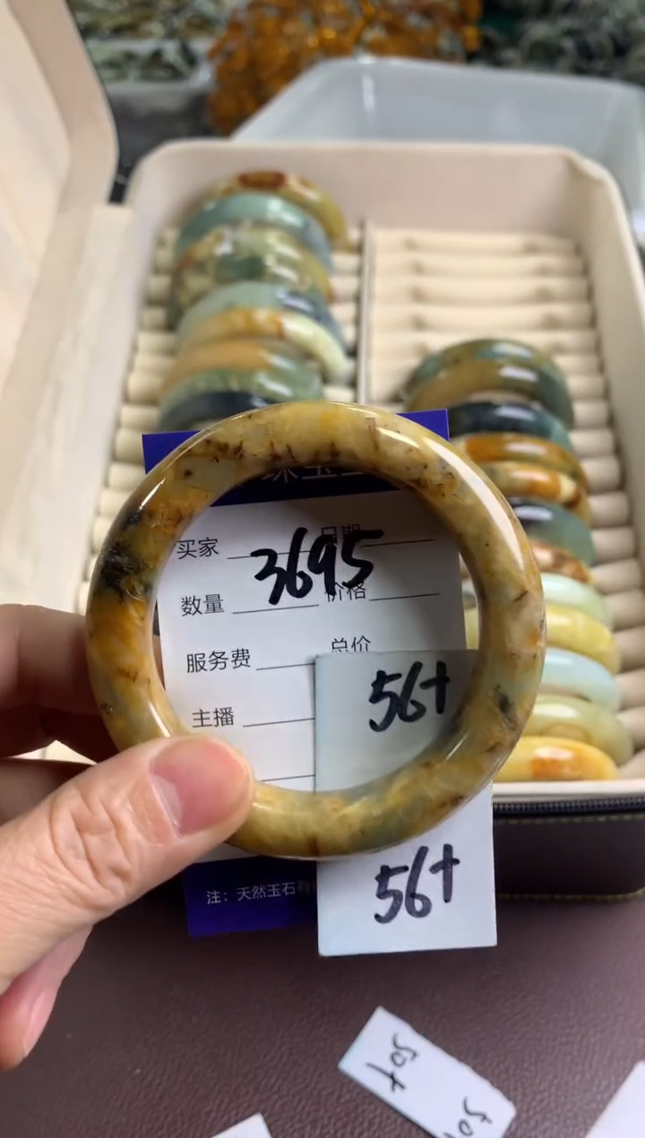 【闪购商品】蛇纹石玉手镯未镶嵌3695