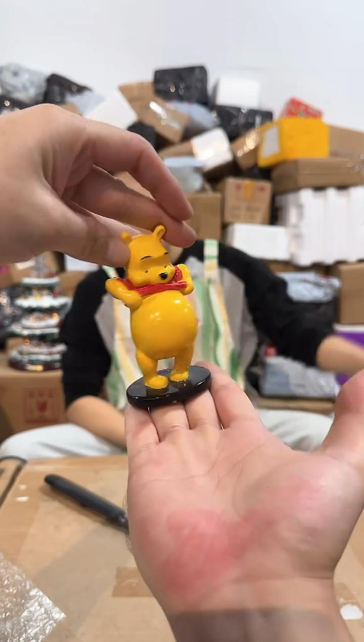 瓷片大肚子维尼小摆件 树脂