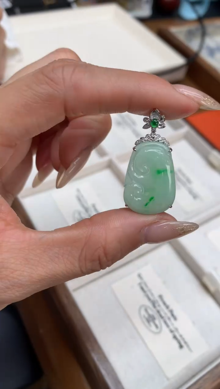 【闪购商品】翡翠颈饰18K金镶嵌如意