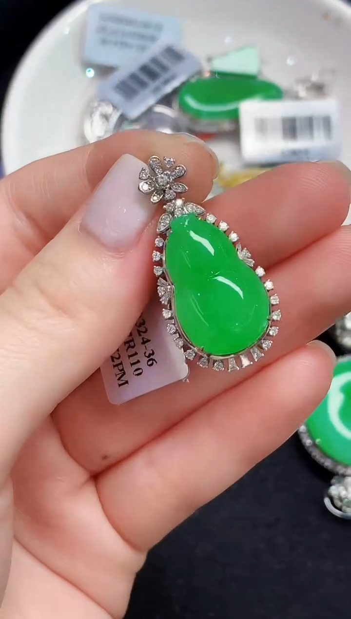 吊坠(不含链)18K金镶嵌翡翠LSR多样性发其一