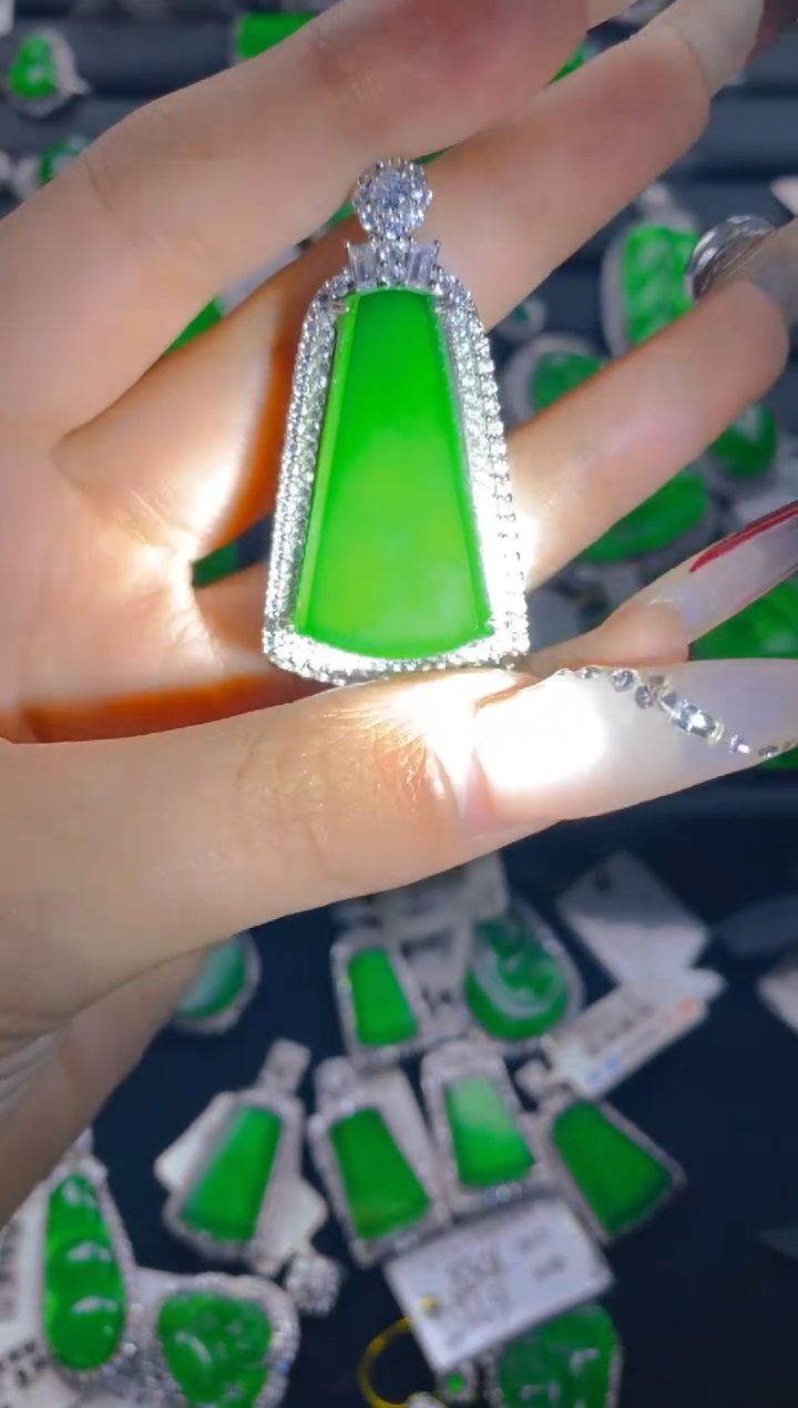 【闪购商品】翡翠颈饰银S925镶嵌11111111