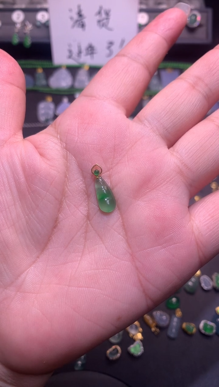 【闪购商品】翡翠吊坠(不含链)18K金镶嵌1