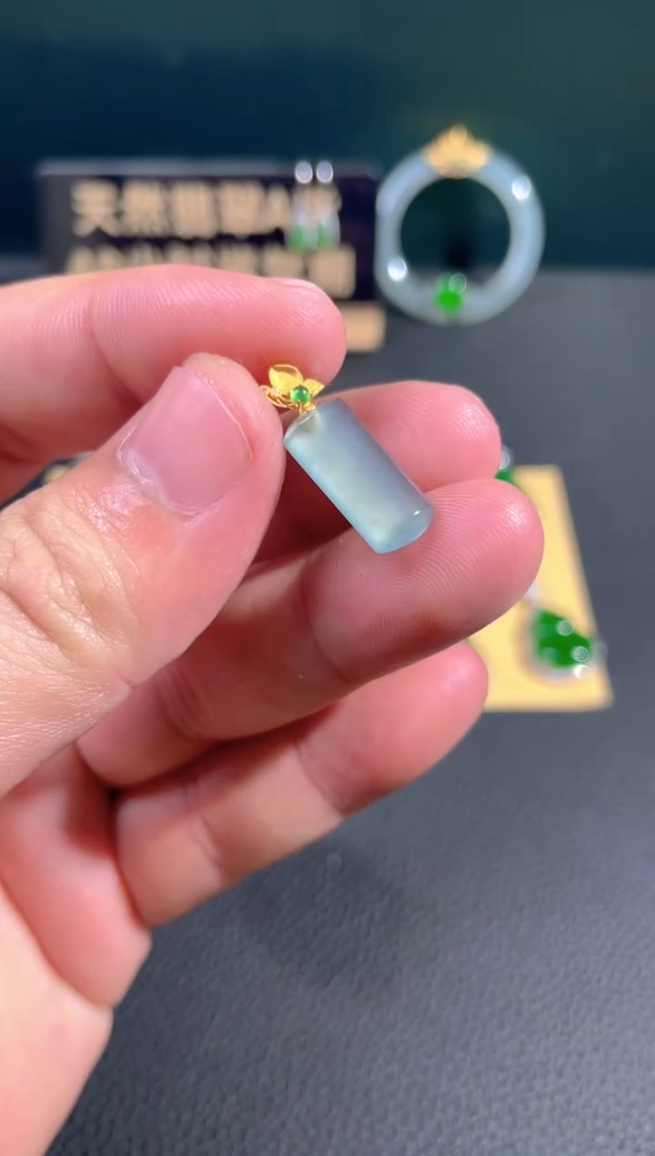 【闪购商品】翡翠颈饰18K金镶嵌翡翠