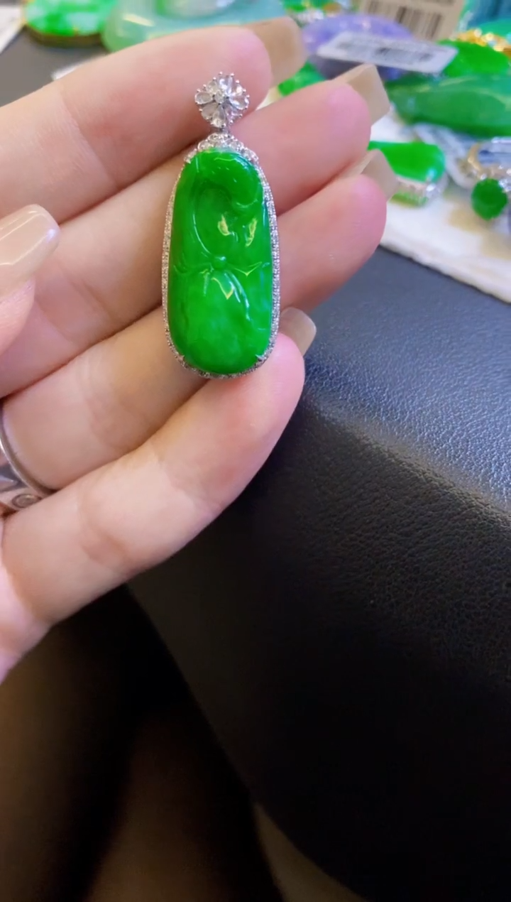 【闪购商品】翡翠颈饰18K金镶嵌荷叶